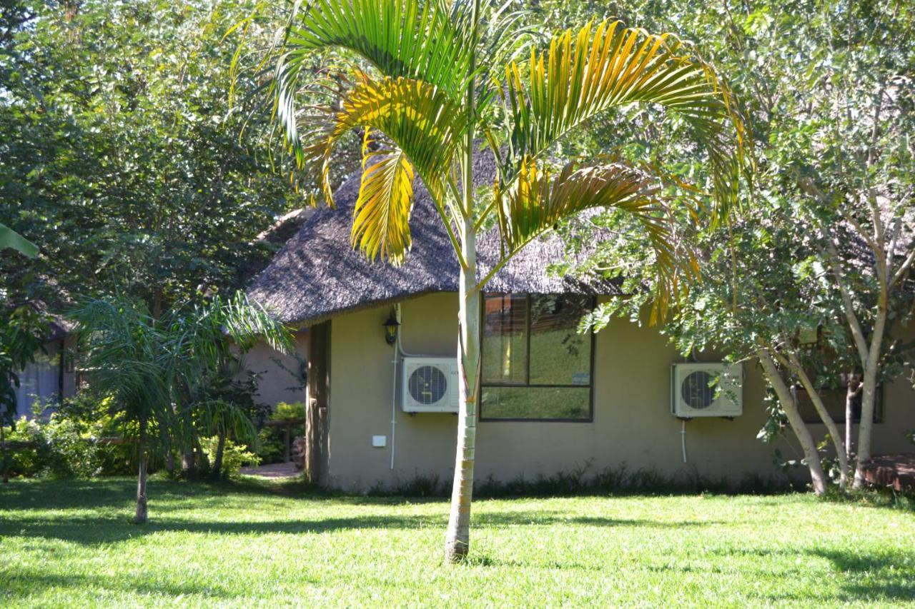 Chobe Sunset Chalets Lesoma ภายนอก รูปภาพ