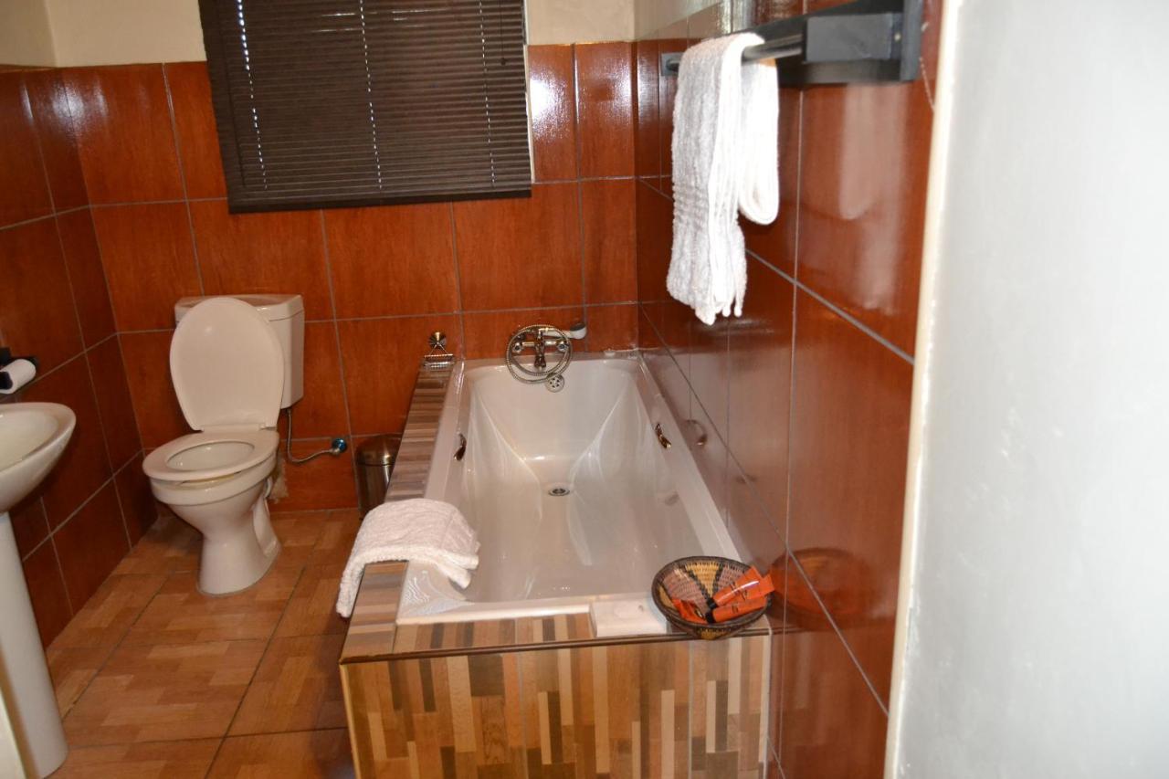 Chobe Sunset Chalets Lesoma ภายนอก รูปภาพ