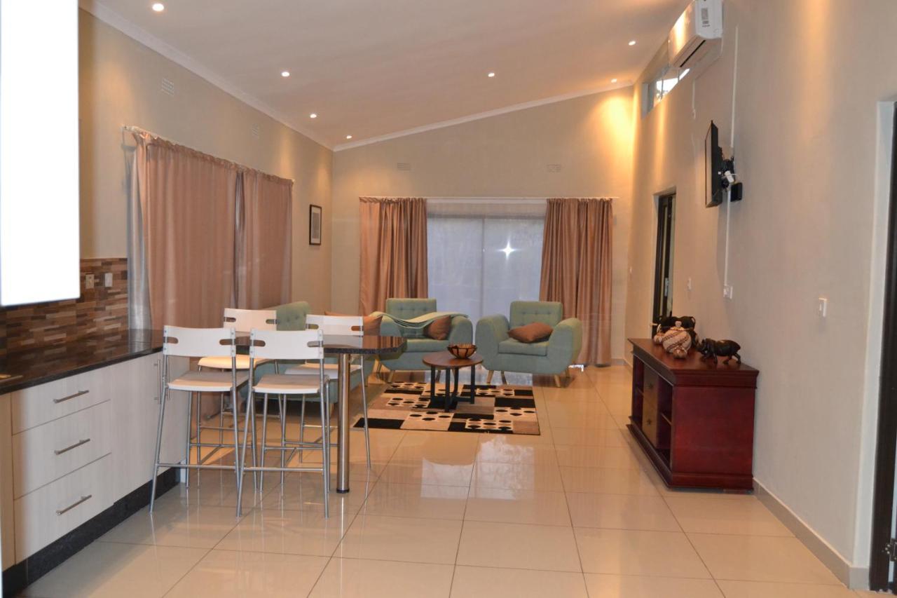 Chobe Sunset Chalets Lesoma ภายนอก รูปภาพ