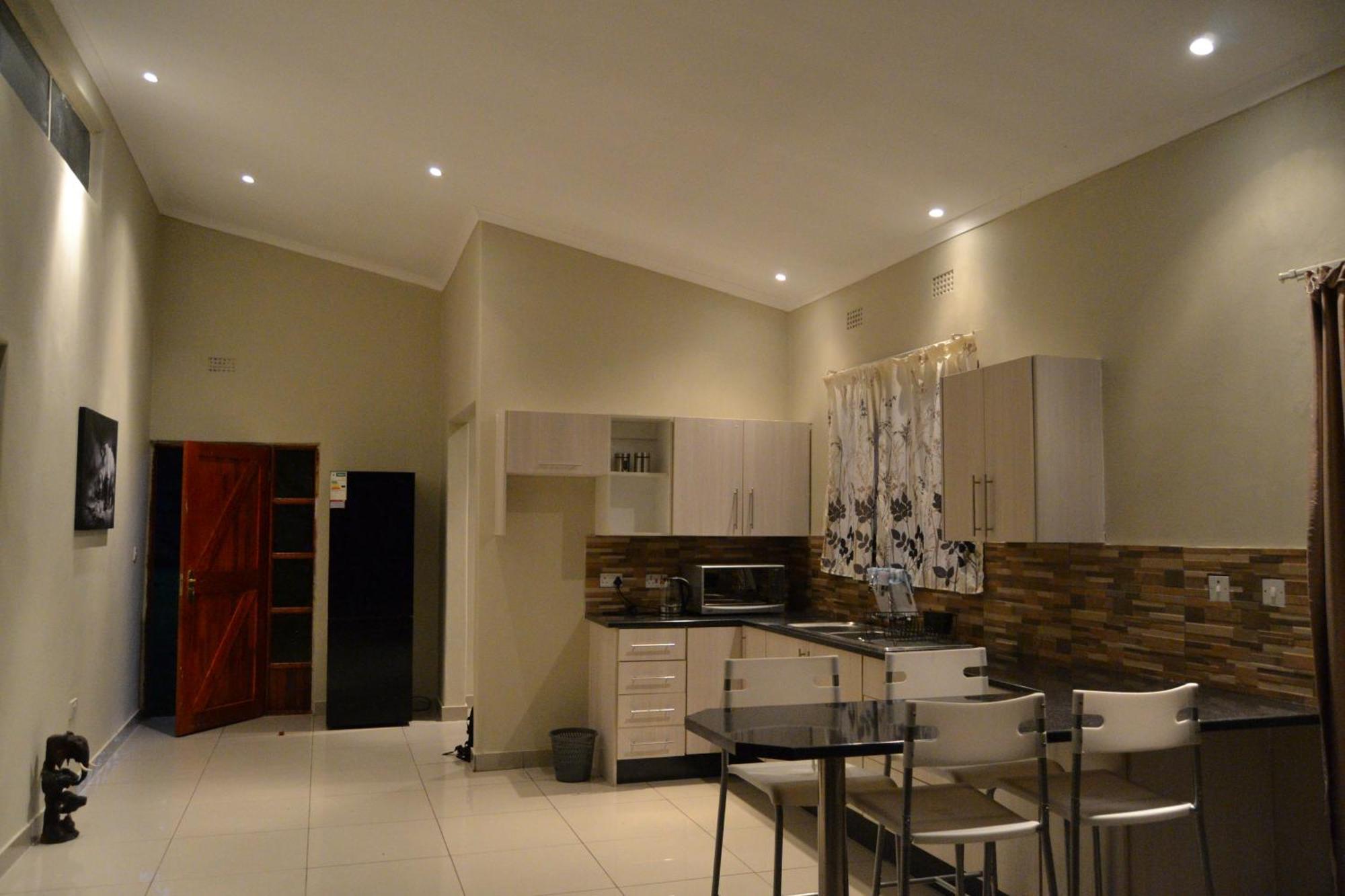 Chobe Sunset Chalets Lesoma ภายนอก รูปภาพ