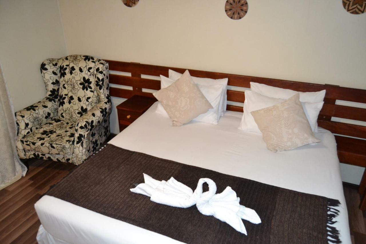 Chobe Sunset Chalets Lesoma ภายนอก รูปภาพ