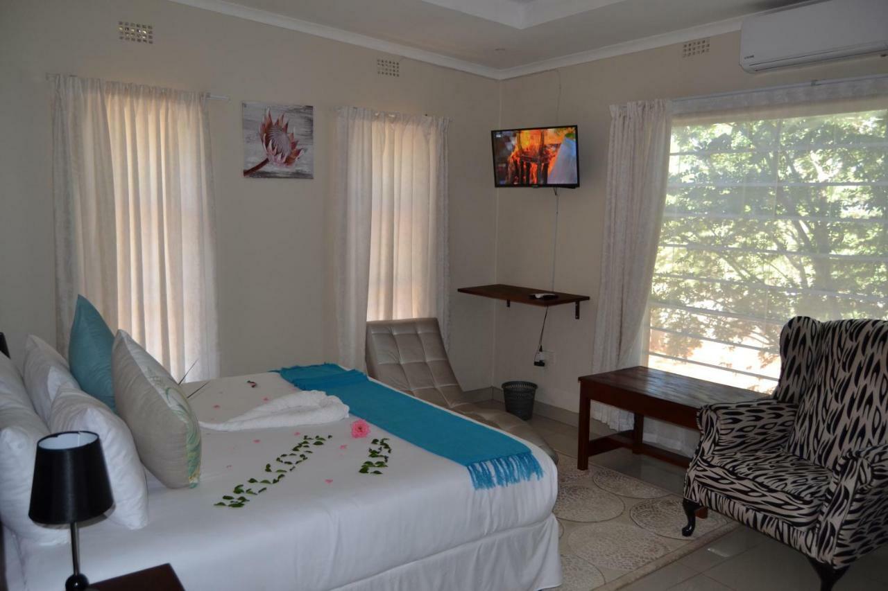 Chobe Sunset Chalets Lesoma ภายนอก รูปภาพ